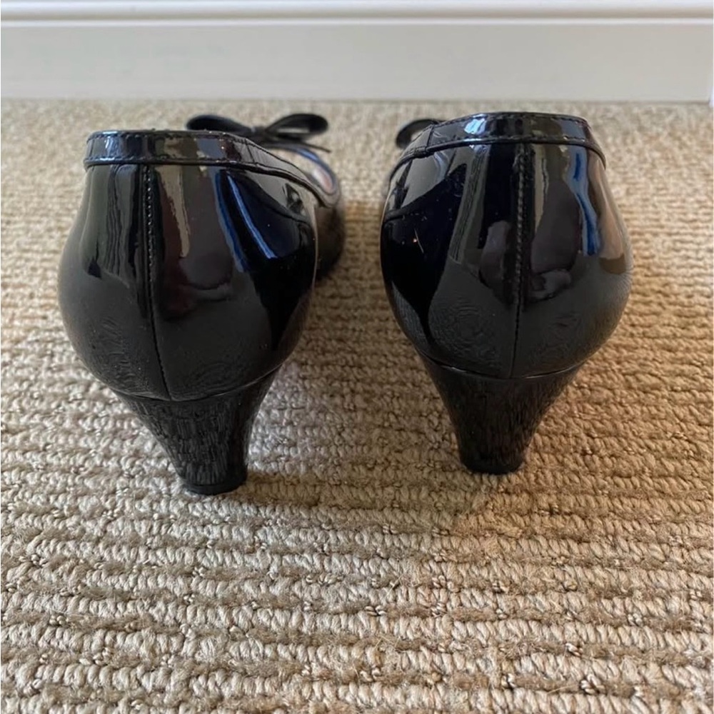 Christian Louboutin Black Patent Leather Heels with Red Sole - Picture 3 of 6